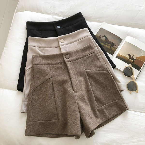 Ženske kratke hlače s džepovima i gumbima