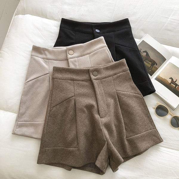 Ženske kratke hlače s džepovima i gumbima