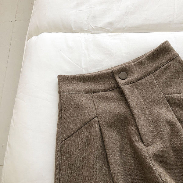 Ženske kratke hlače s džepovima i gumbima