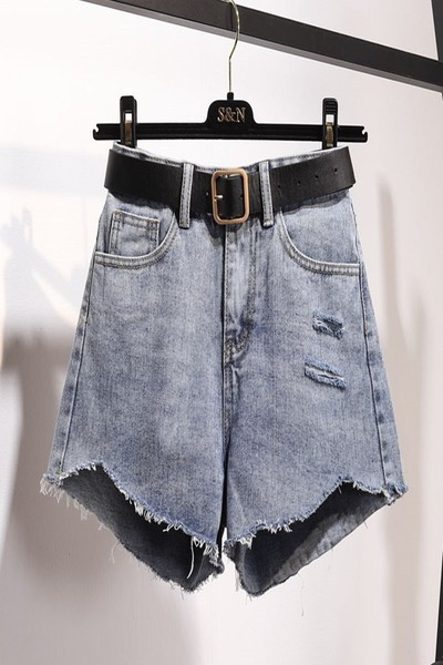 Pantaloni scurți de damă cu buzunare și motive rupte