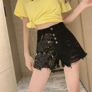 Pantaloni scurți de damă cu nasturi din paiete și motive rupte