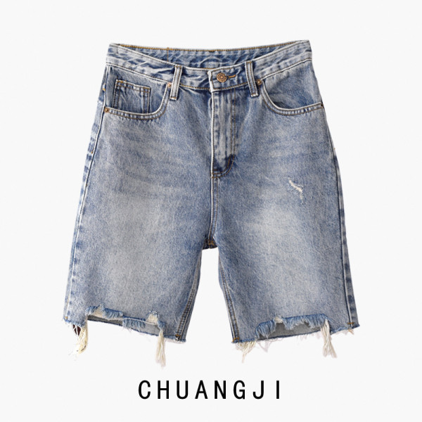 Дънки над коляното изчистен модел с ресни