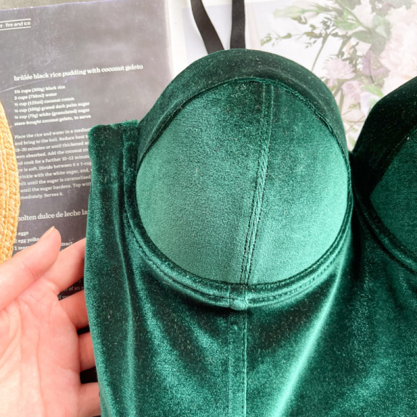 Sieviešu modernas krūšu kurpes ar plānām lencēm