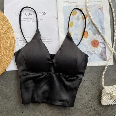 Κομψή γυναικεία μπλούζα με λεπτά λουράκια και ντεκολτέ