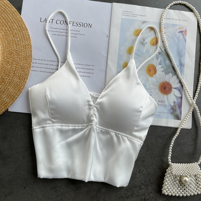 Κομψή γυναικεία μπλούζα με λεπτά λουράκια και ντεκολτέ