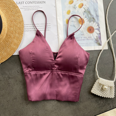 Κομψή γυναικεία μπλούζα με λεπτά λουράκια και ντεκολτέ