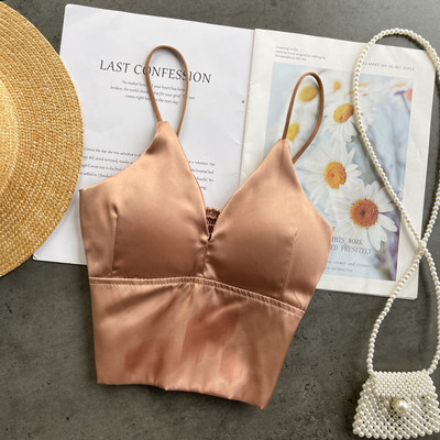 Κομψή γυναικεία μπλούζα με λεπτά λουράκια και ντεκολτέ