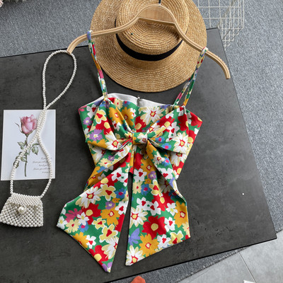 Κοντή γυναικεία αμάνικη μπλούζα με λεπτά λουράκια