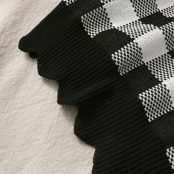 Maieu de damă cu decolteu spitz în alb și negru