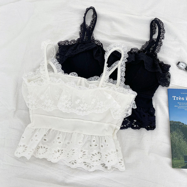 Moderna ženska majica bez rukava s čipkom i tankim naramenicama - u bijeloj i crnoj boji