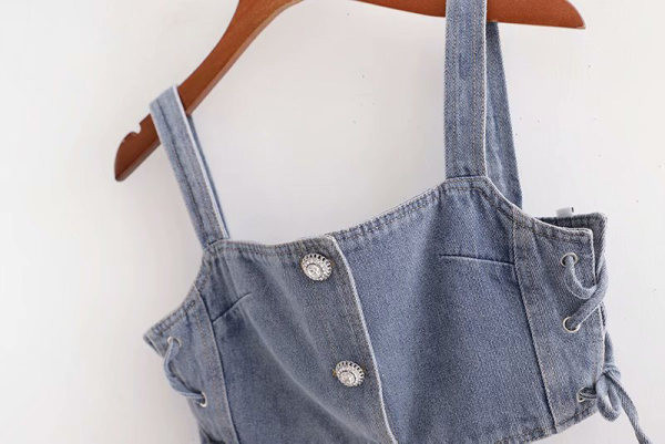 Kratki traper bustier s gumbima i vezicama