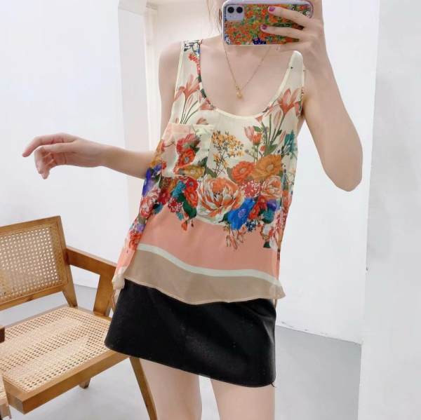 Široki model bez rukava s cvjetnim uzorkom