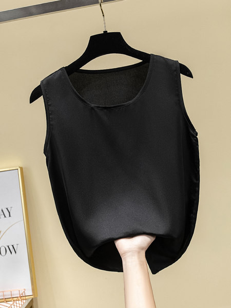 Ženski satenski top s o-izrezom