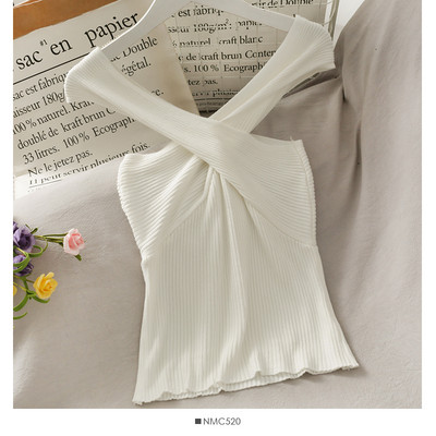 Jednobojna ženska majica bez rukava pogodna za ljeto