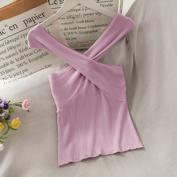 Jednobojna ženska majica bez rukava pogodna za ljeto