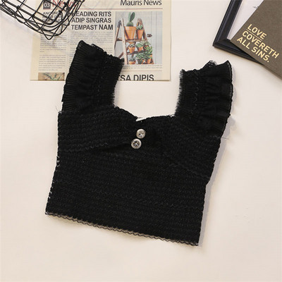 Top de damă actual cu nasturi și tul