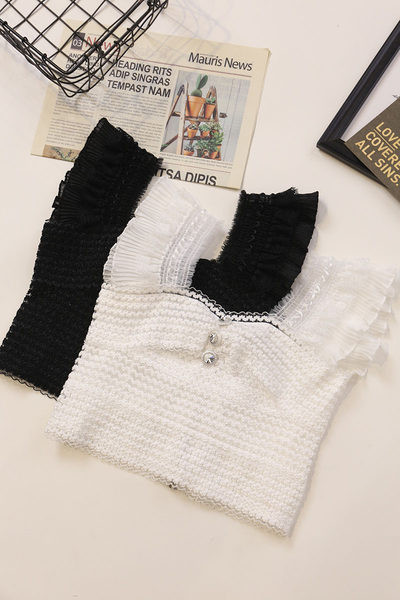 Top de damă actual cu nasturi și tul