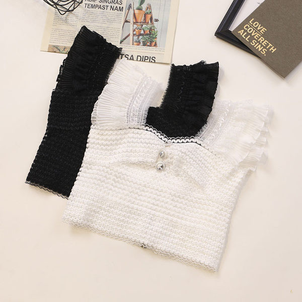 Top de damă actual cu nasturi și tul