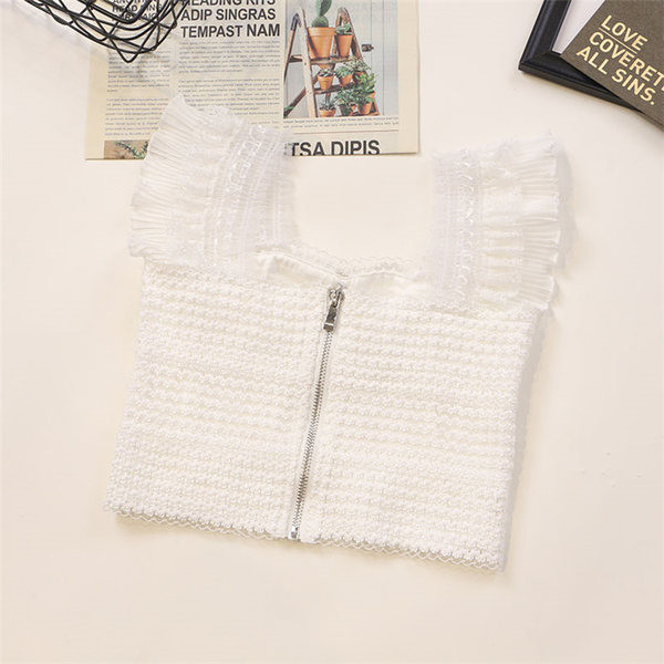 Top de damă actual cu nasturi și tul