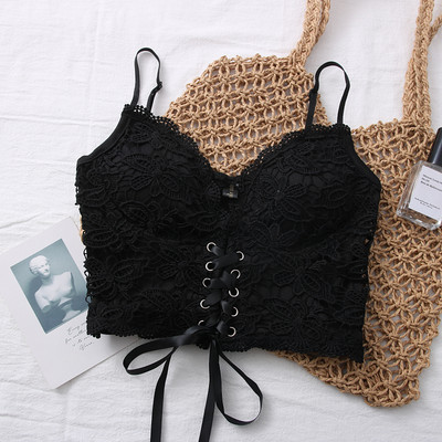 Dámske ležérne tielko s čipkou a zaväzovaním v bielej a čiernej farbe