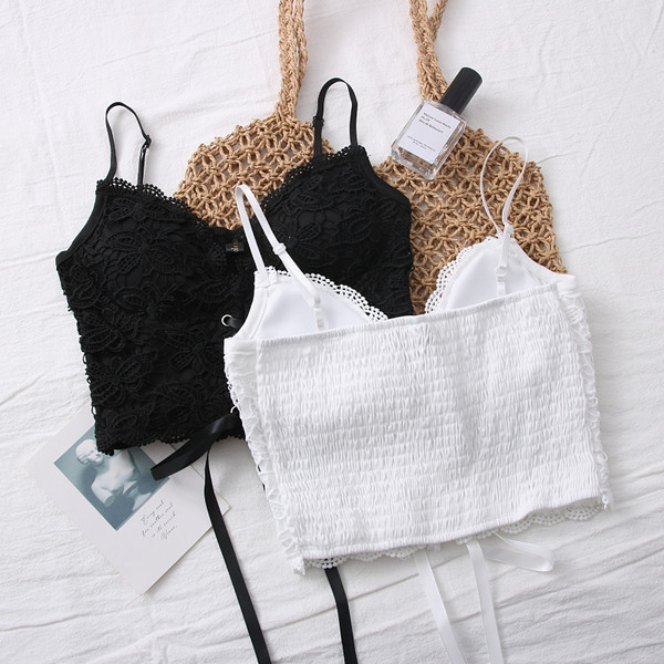 Dámske ležérne tielko s čipkou a zaväzovaním v bielej a čiernej farbe