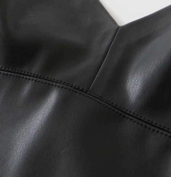 Bustiera scurta din piele ecologica cu bretele subtiri