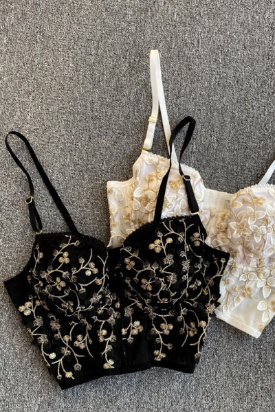 Šiuolaikinė moteriška palaidinė su siuvinėjimais ir plonomis petnešėlėmis