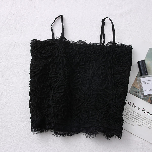 Novi model ženske majice bez rukava na tanke naramenice u bijeloj i crnoj boji