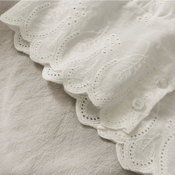 Top casual dama cu bretele subtiri si nasturi in alb