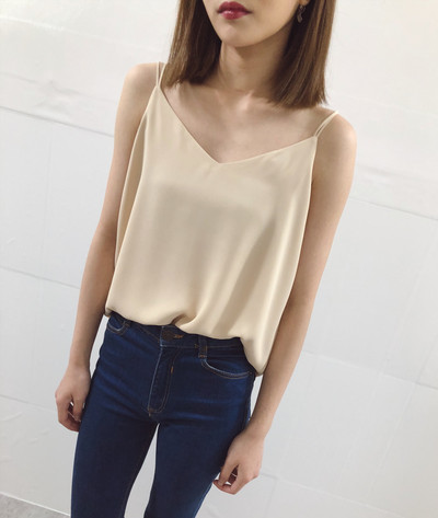 Γυναικεία μπλούζα με λεπτά τιραντάκια