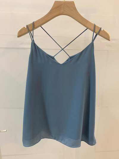 Γυναικεία μπλούζα με λεπτά τιραντάκια