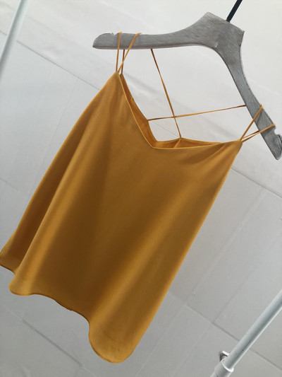 Γυναικεία μπλούζα με λεπτά τιραντάκια