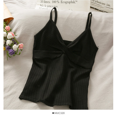 Tričko s výstrihom do špice a tenkými ramienkami