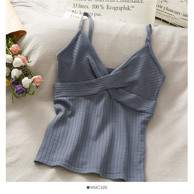 Tričko s výstrihom do špice a tenkými ramienkami