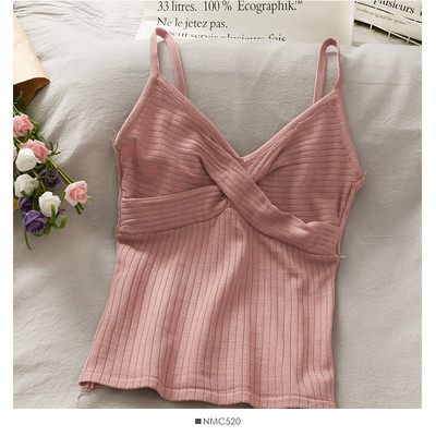 Tričko s výstrihom do špice a tenkými ramienkami