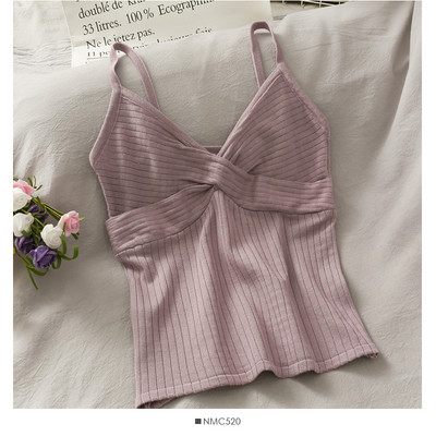 Tričko s výstrihom do špice a tenkými ramienkami