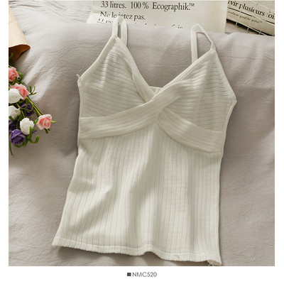 Tričko s výstrihom do špice a tenkými ramienkami