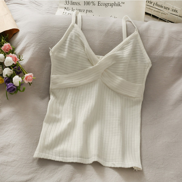 Tričko s výstrihom do špice a tenkými ramienkami