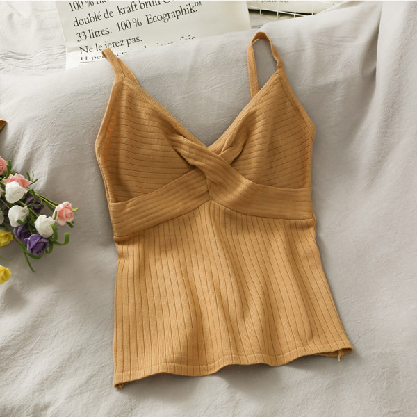 Tričko s výstrihom do špice a tenkými ramienkami