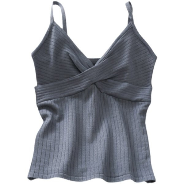 Tričko s výstrihom do špice a tenkými ramienkami