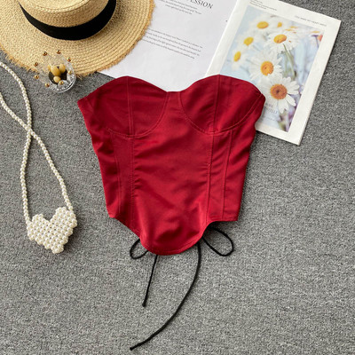 Moderni ženski poprsje s vezama