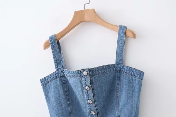 Kratki traper bustier s gumbima i tankim naramenicama