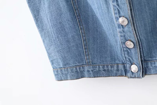 Kratki traper bustier s gumbima i tankim naramenicama