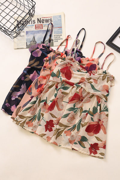 Πολύχρωμο γυναικείο αμάνικο μπλουζάκι με λεπτά λουράκια και λουλούδια μοτίβα