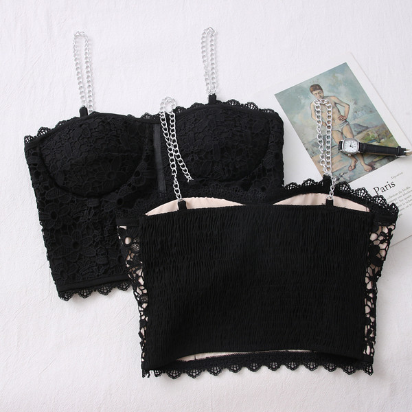 Moderný dámsky top s kovovou retiazkou v niekoľkých farbách