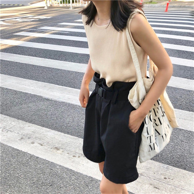 Ženski top s ovalnim izrezom