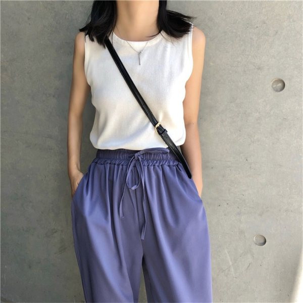 Ženski top s ovalnim izrezom