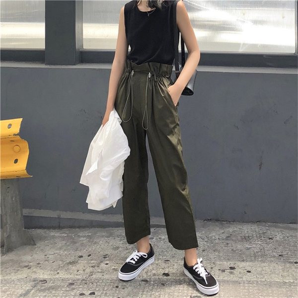 Ženski top s ovalnim izrezom