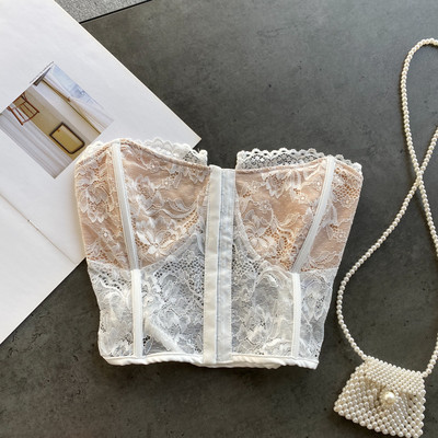 Ženski bustier od čipke - kratki model