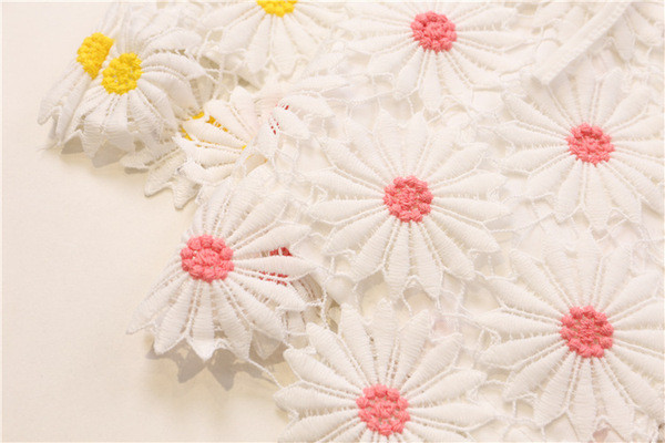 Moderni ženski poprsje s vezama i čipkom